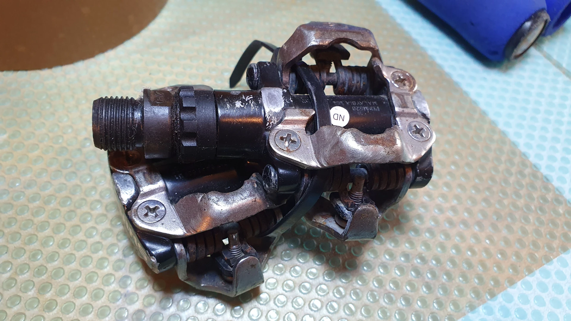 2. Vand pedale SPD shimano PD-M520