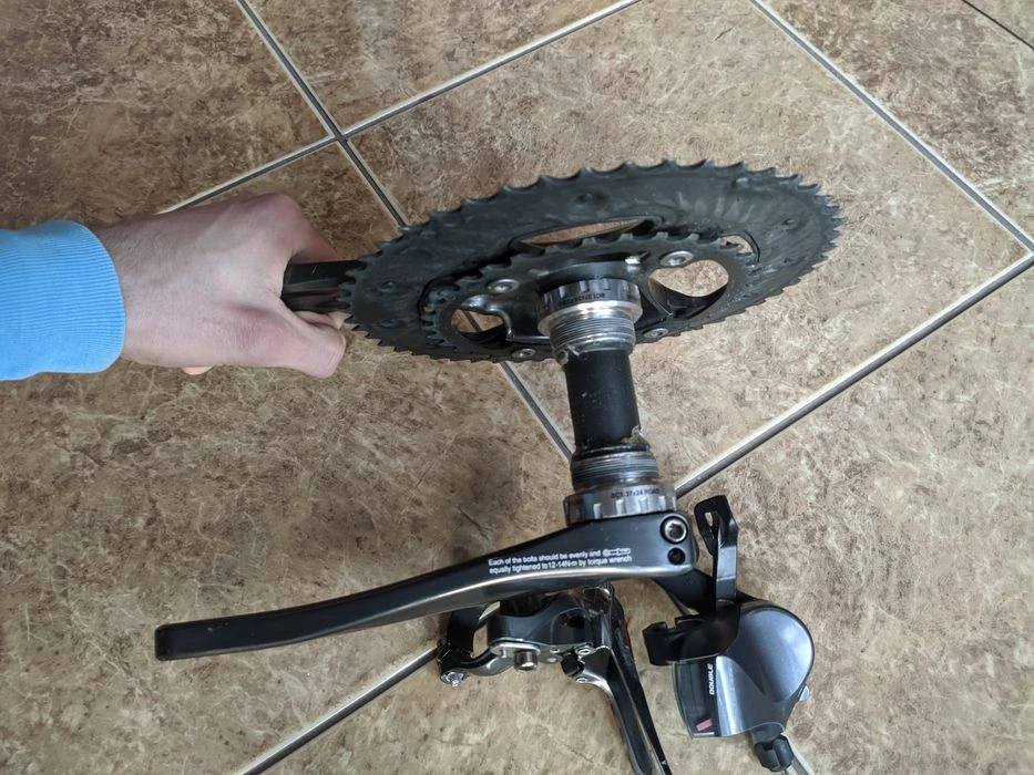 1. Schimbător față Shimano Claris