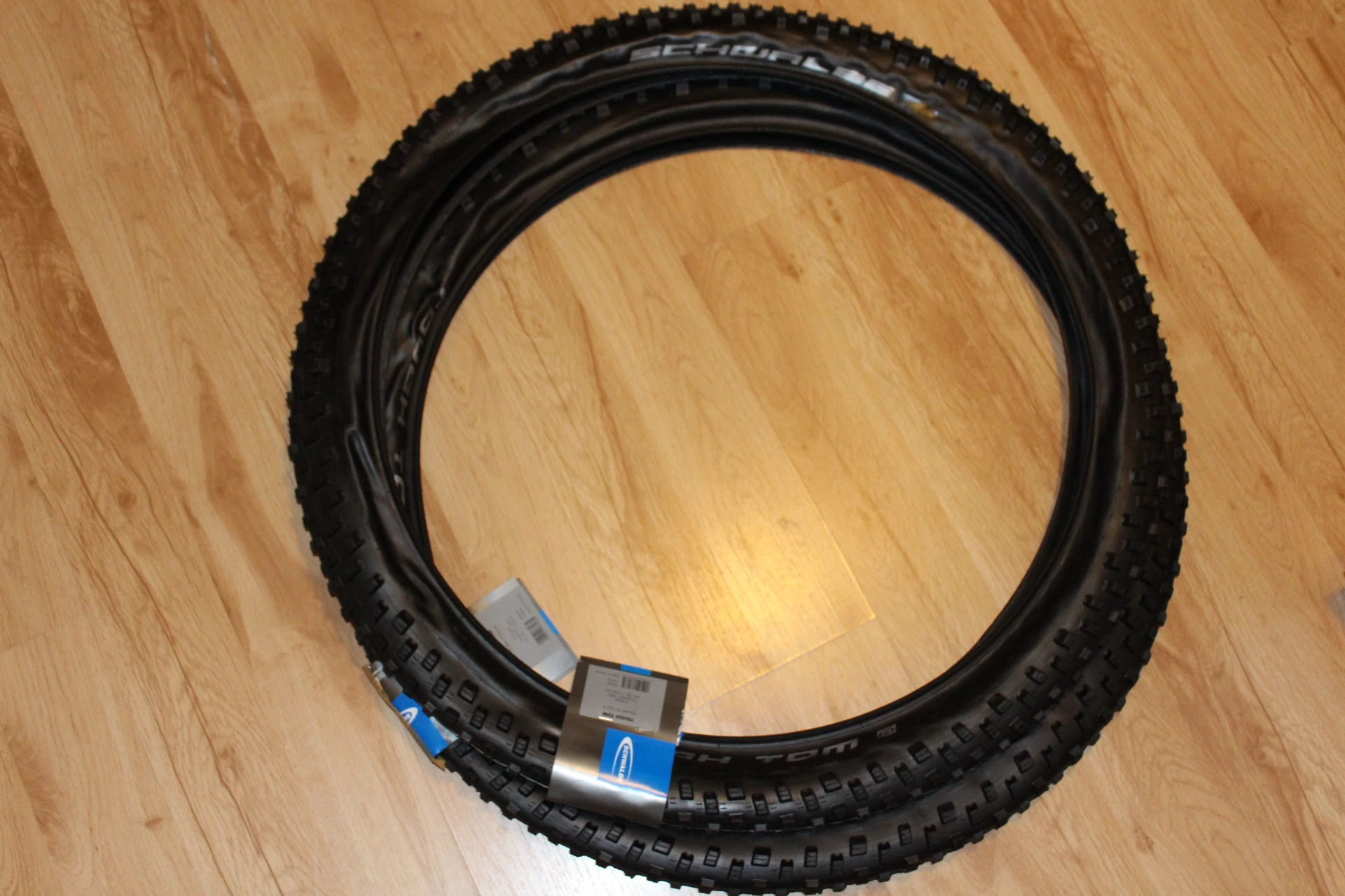 1. Schwalbe Tough Tom Performance 27.5x2.80