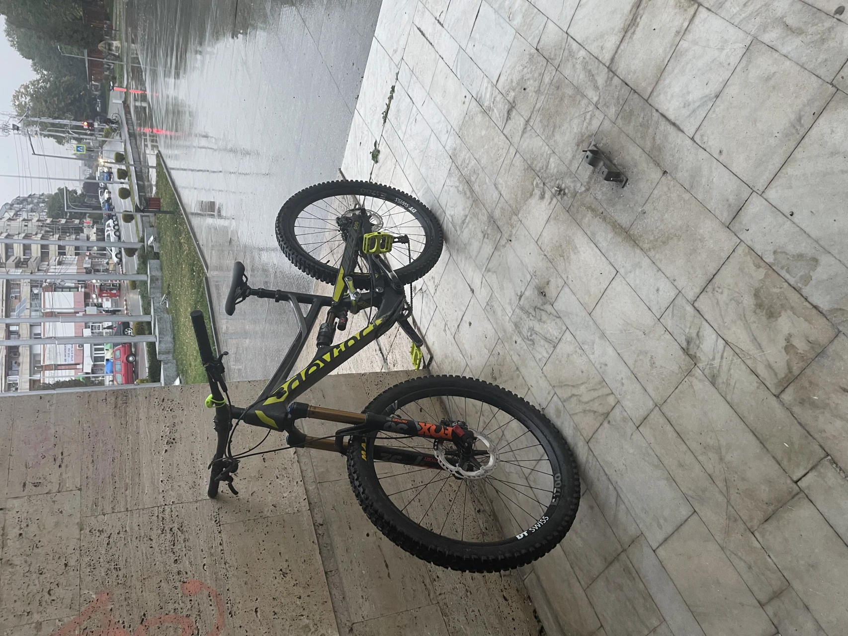 1. Vand/schimb devinci spartan carbon 2017 27.5 Marime M