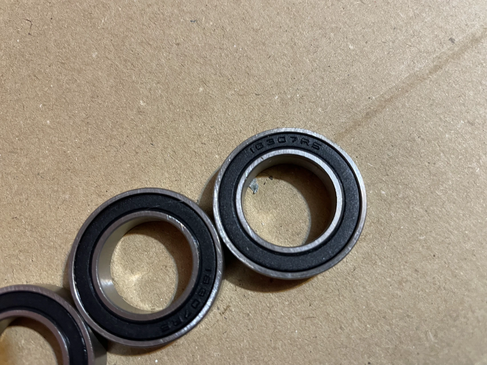 1. Rulmenti 8307 2rs 18307
