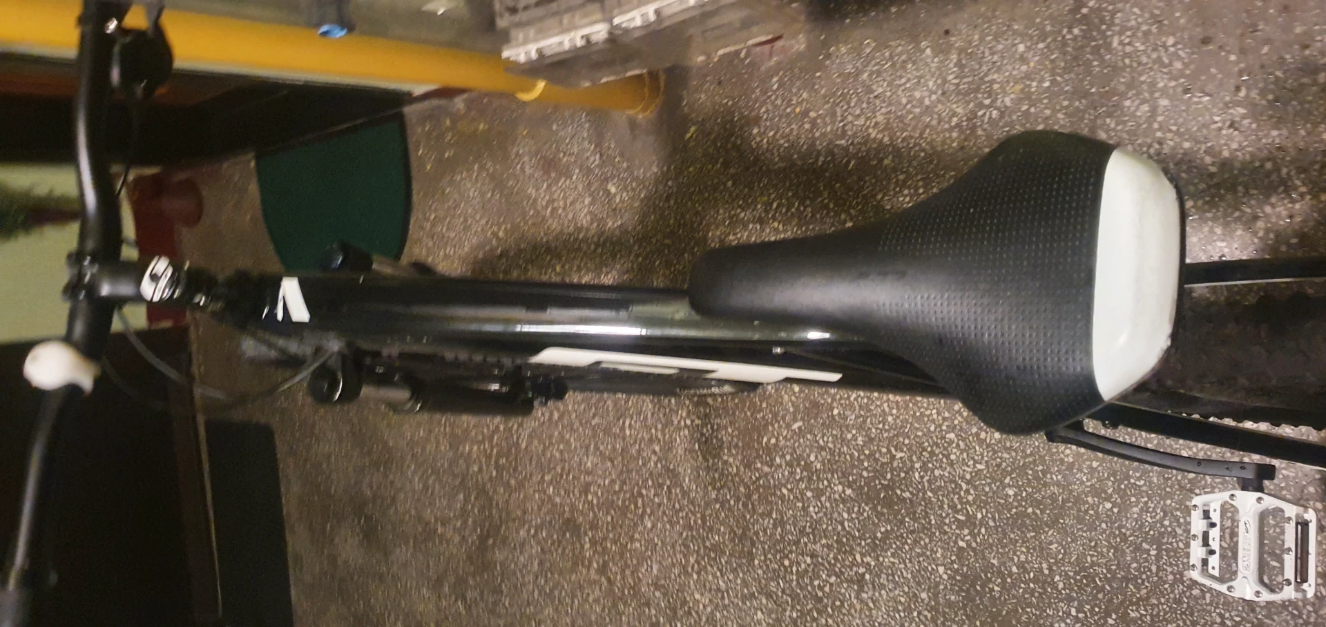 1. Vând MTB GT AVALANCHE