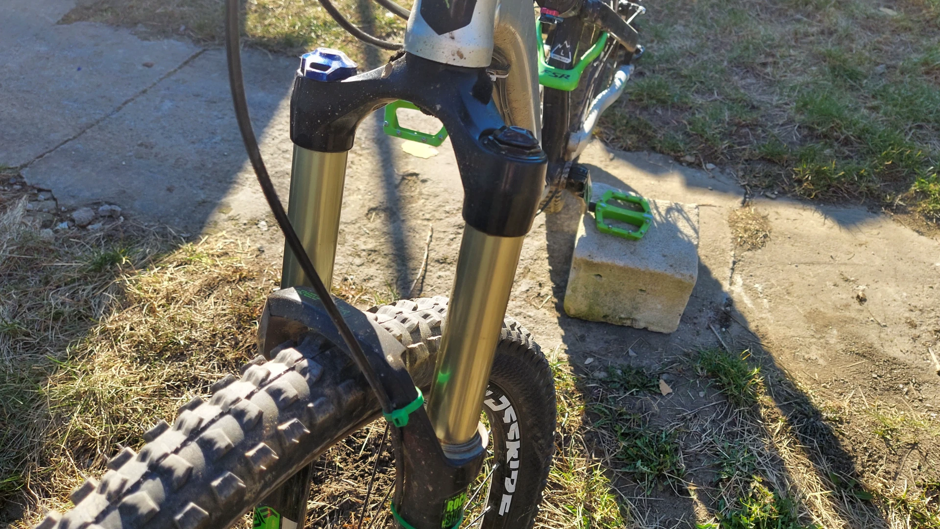 1. Specialized Camber Frs 2012
