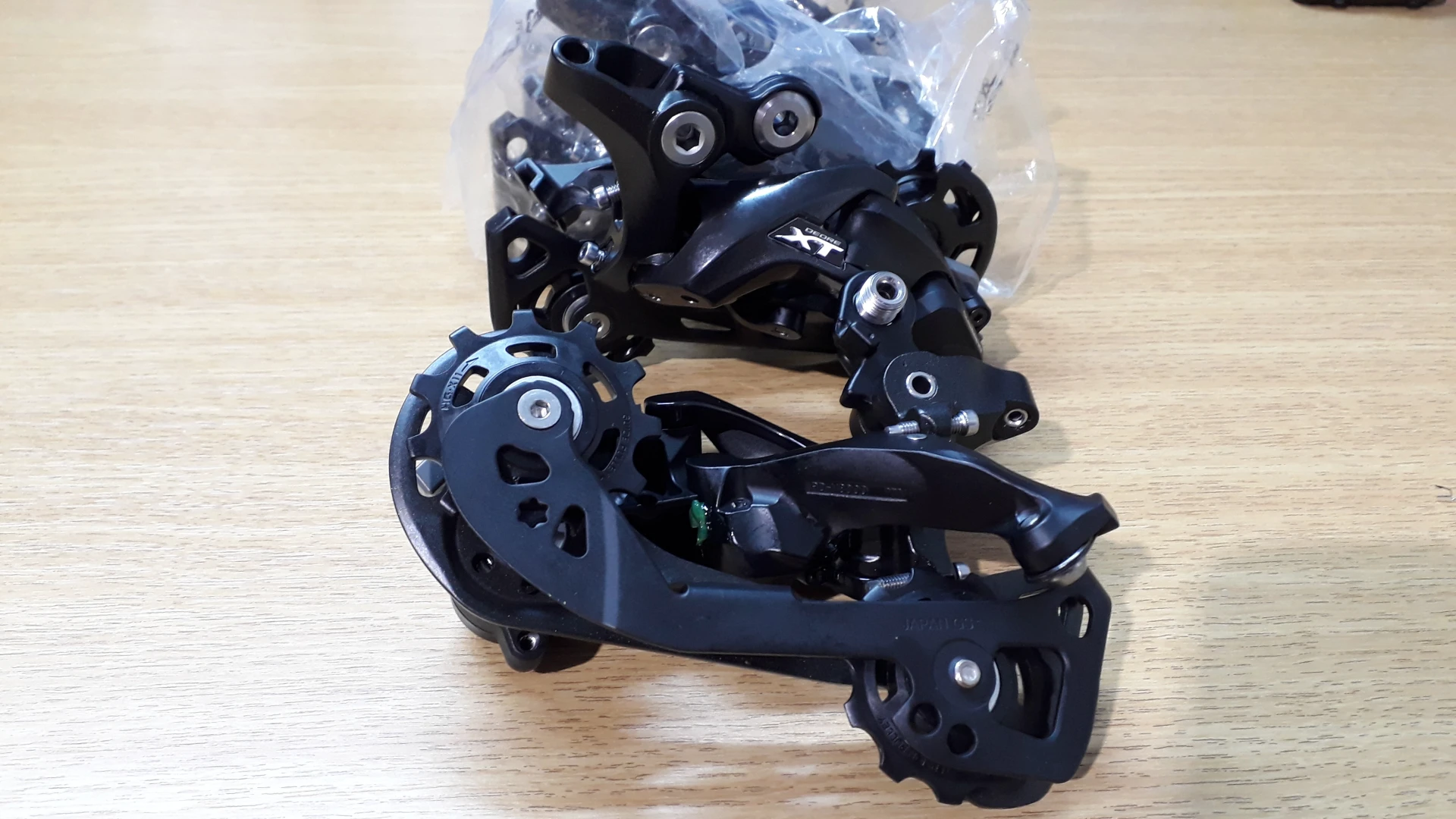 1. Schimbator spate Shimano Deore XT 11 viteze RD-M8000