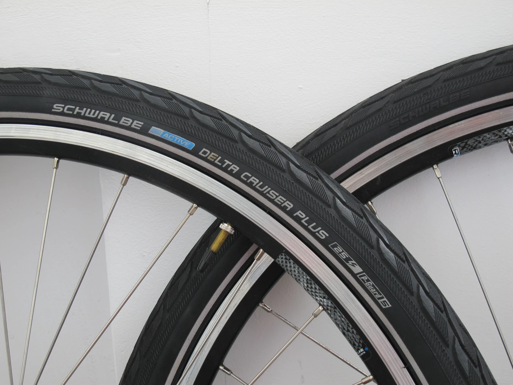 2. Roata fata bicicleta cu dinam - 28 inch