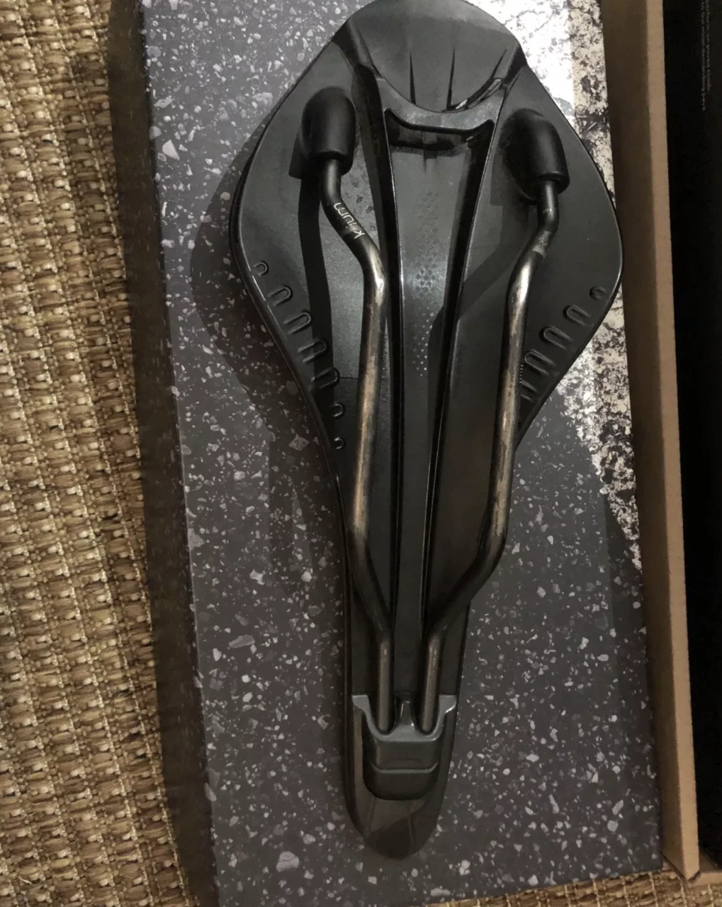 2. Sa Fizik Arione R3 Versus Evo