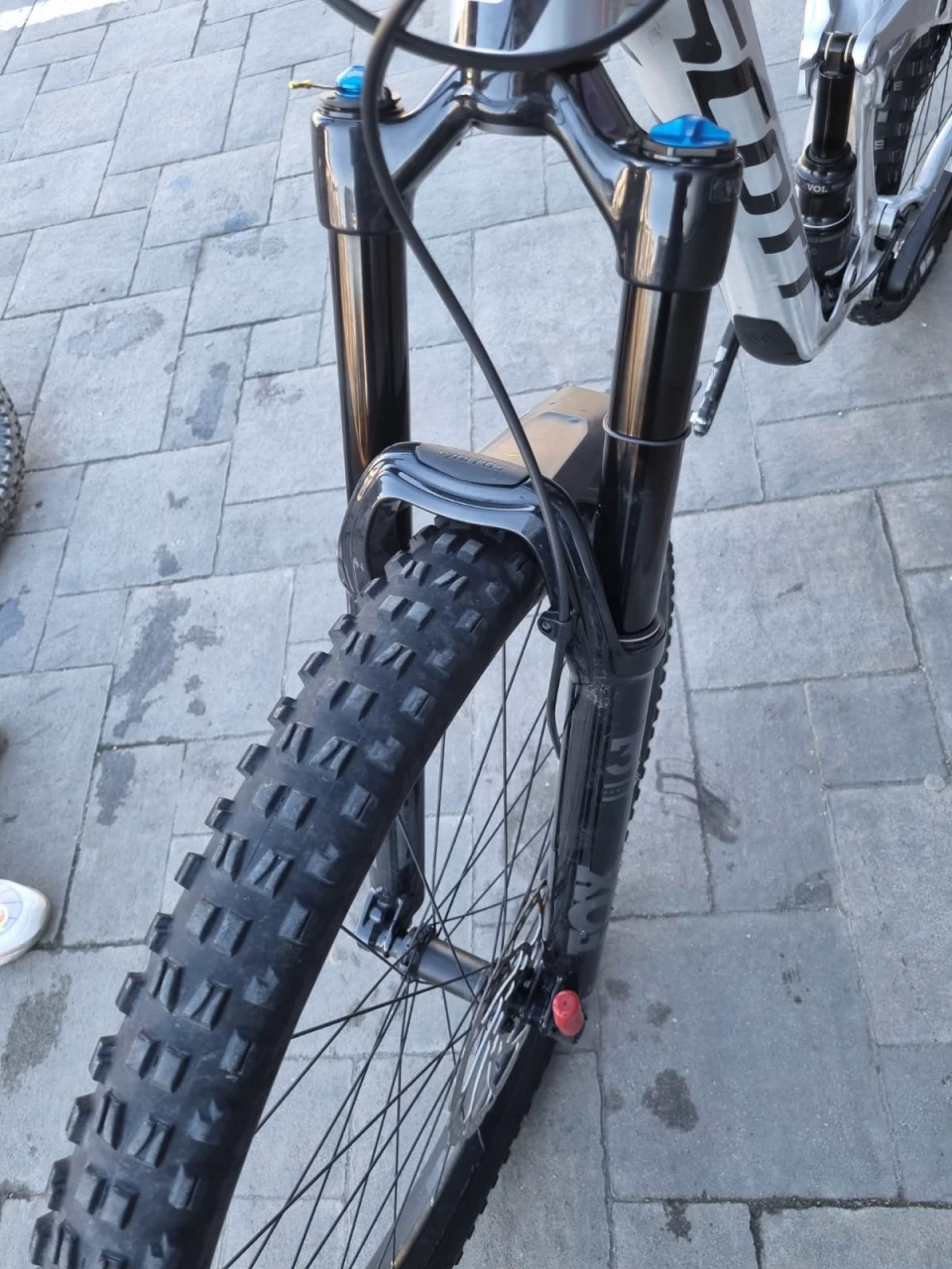 1. Bicicleta scott ransom