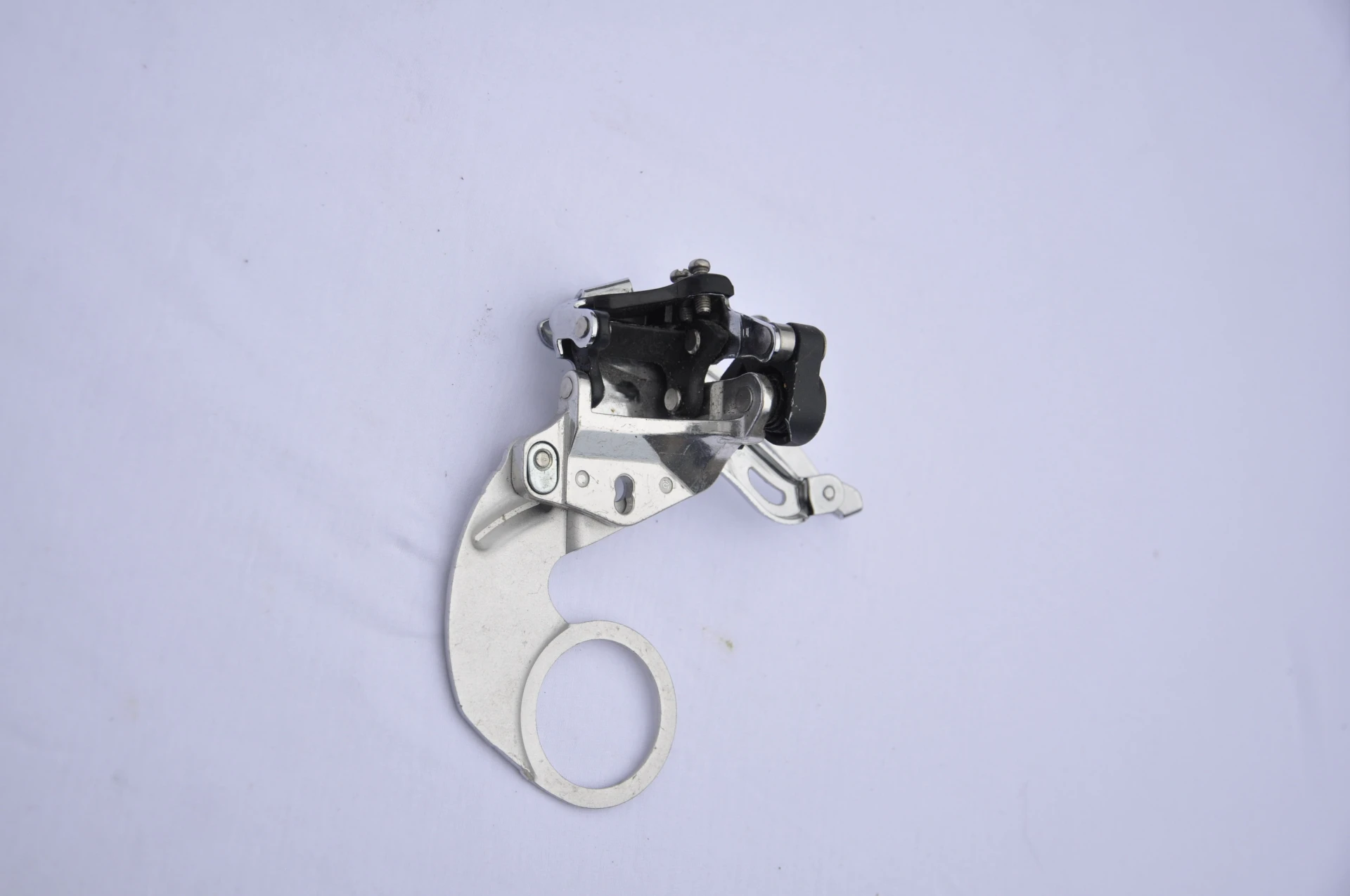 1. Schimbator fata Shimano Deore XT FD-M739