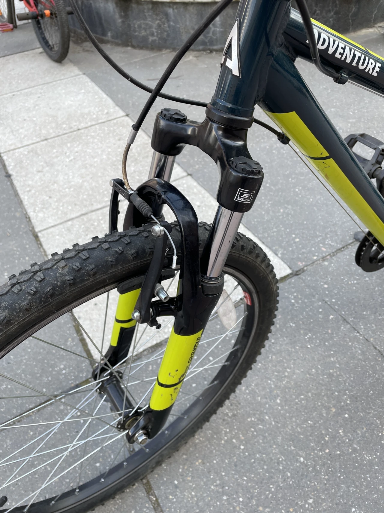 1. Bicicleta Adventure 240