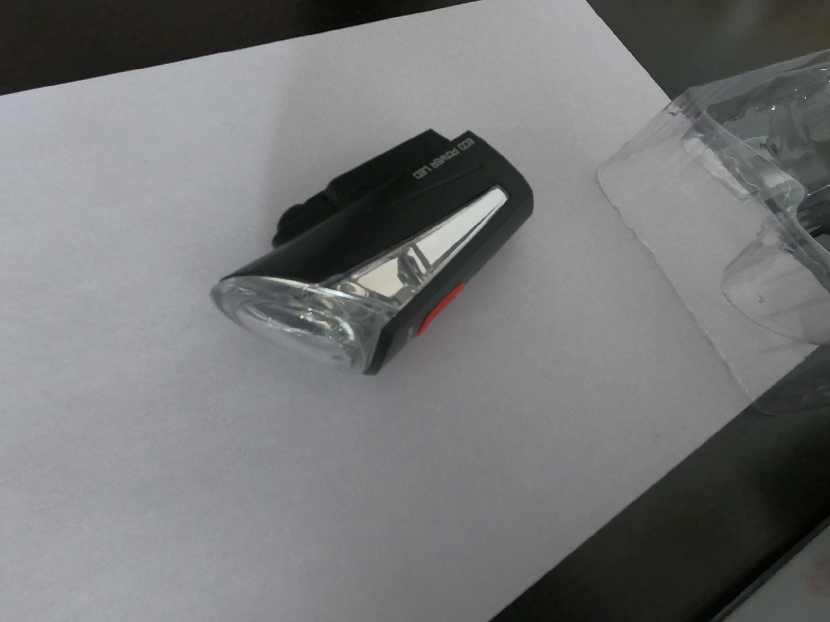 1. Far lumina alba led Trelock LS 335