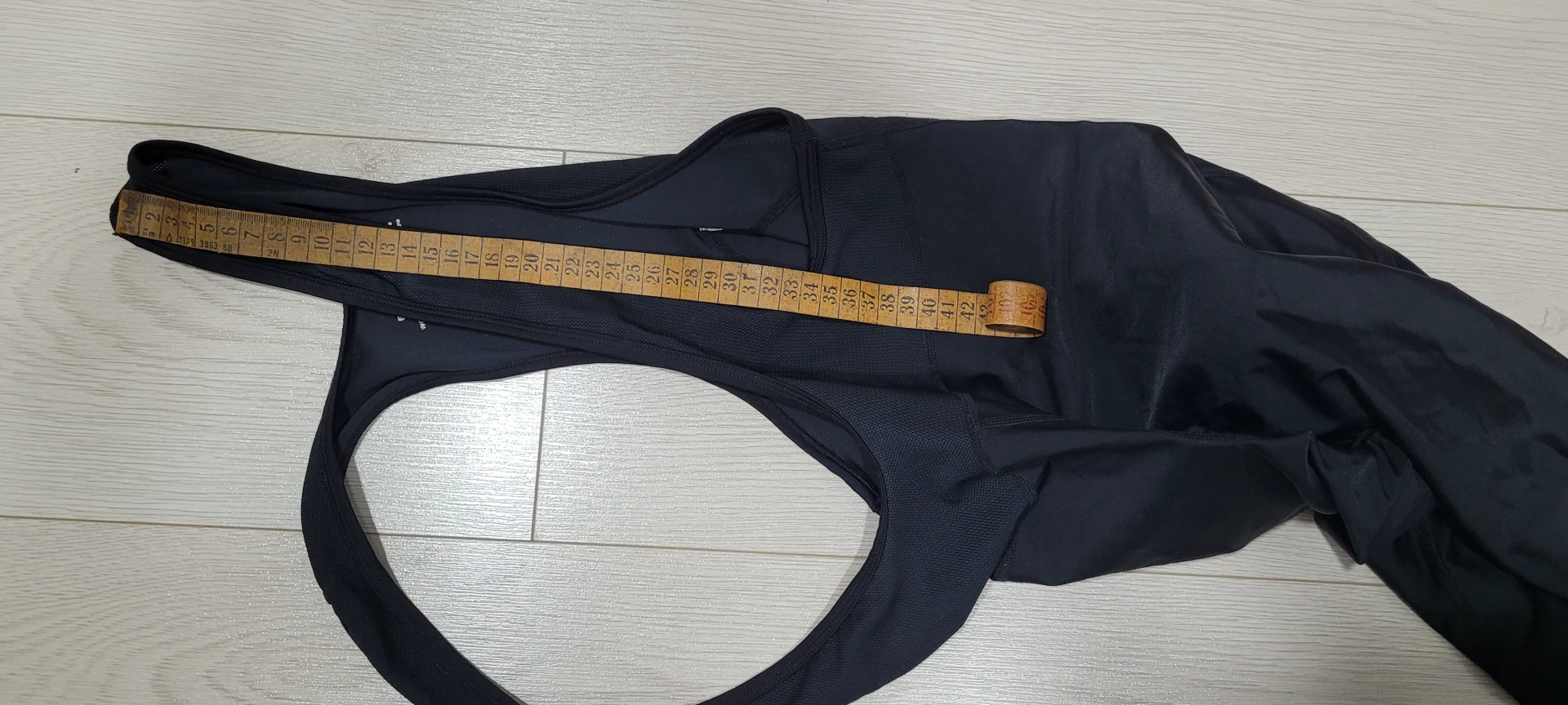 1. Pantaloni 3/4 cu bretele
