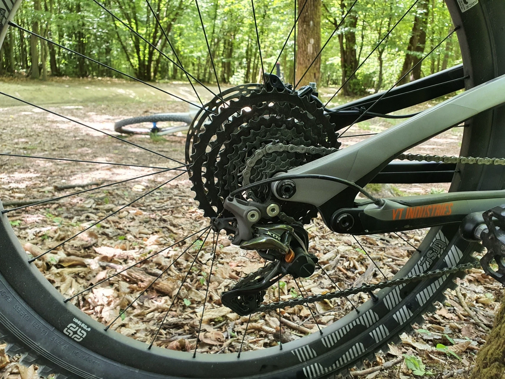 4. YT Jeffsy 29 CF Pro Race Bike, XTR, Fox Kashima, Full Carbon