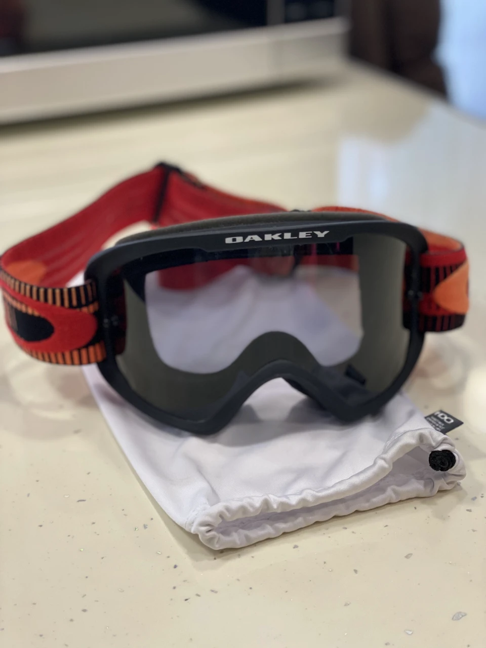 1. Goggles Oakley Ochelari NOI