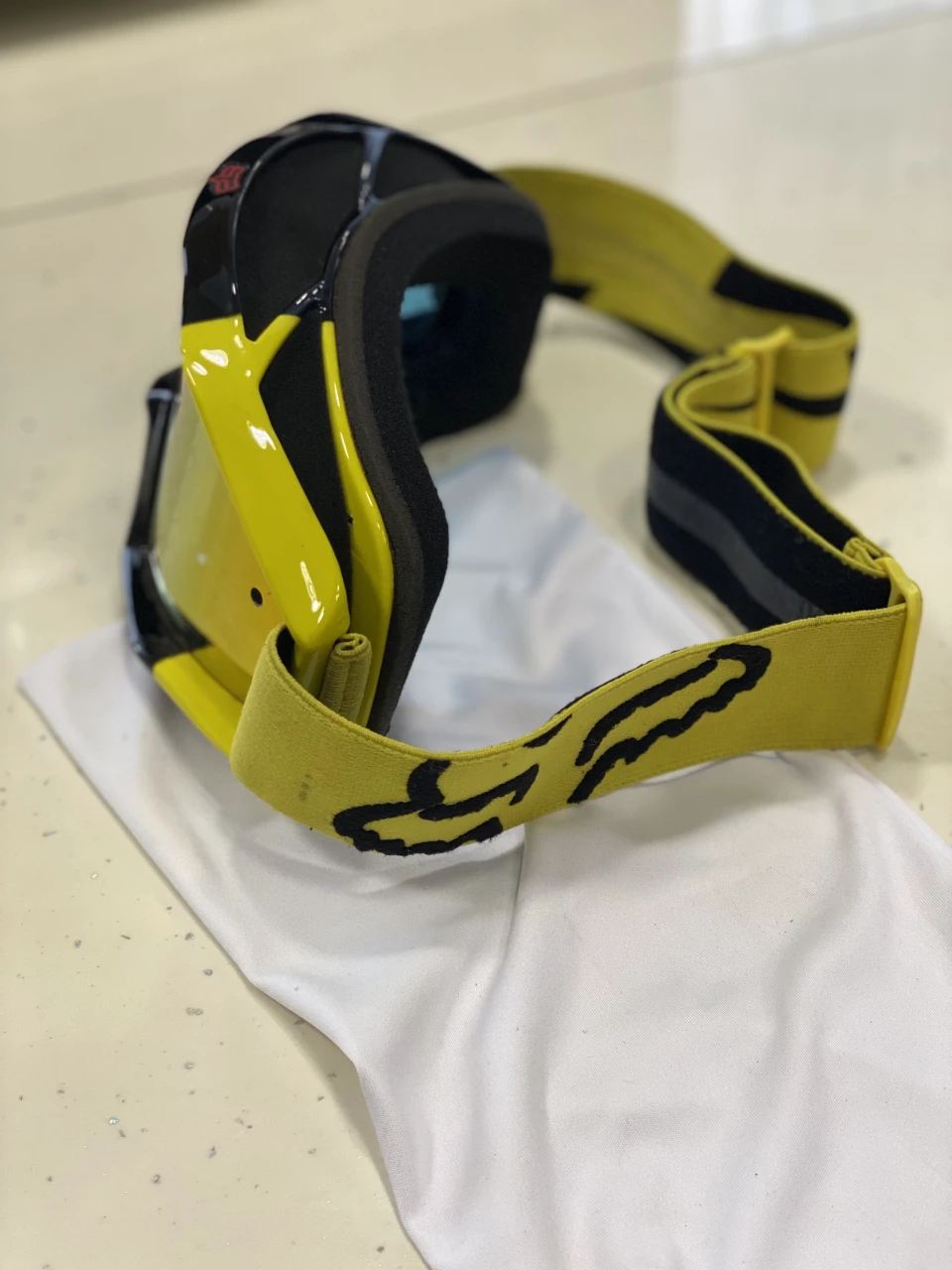 1. Goggle FOX Ochelari Folositi