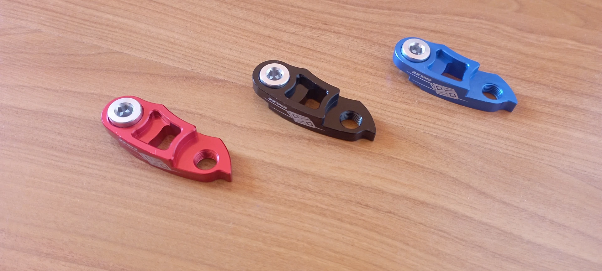 2. Adaptor ureche cadru