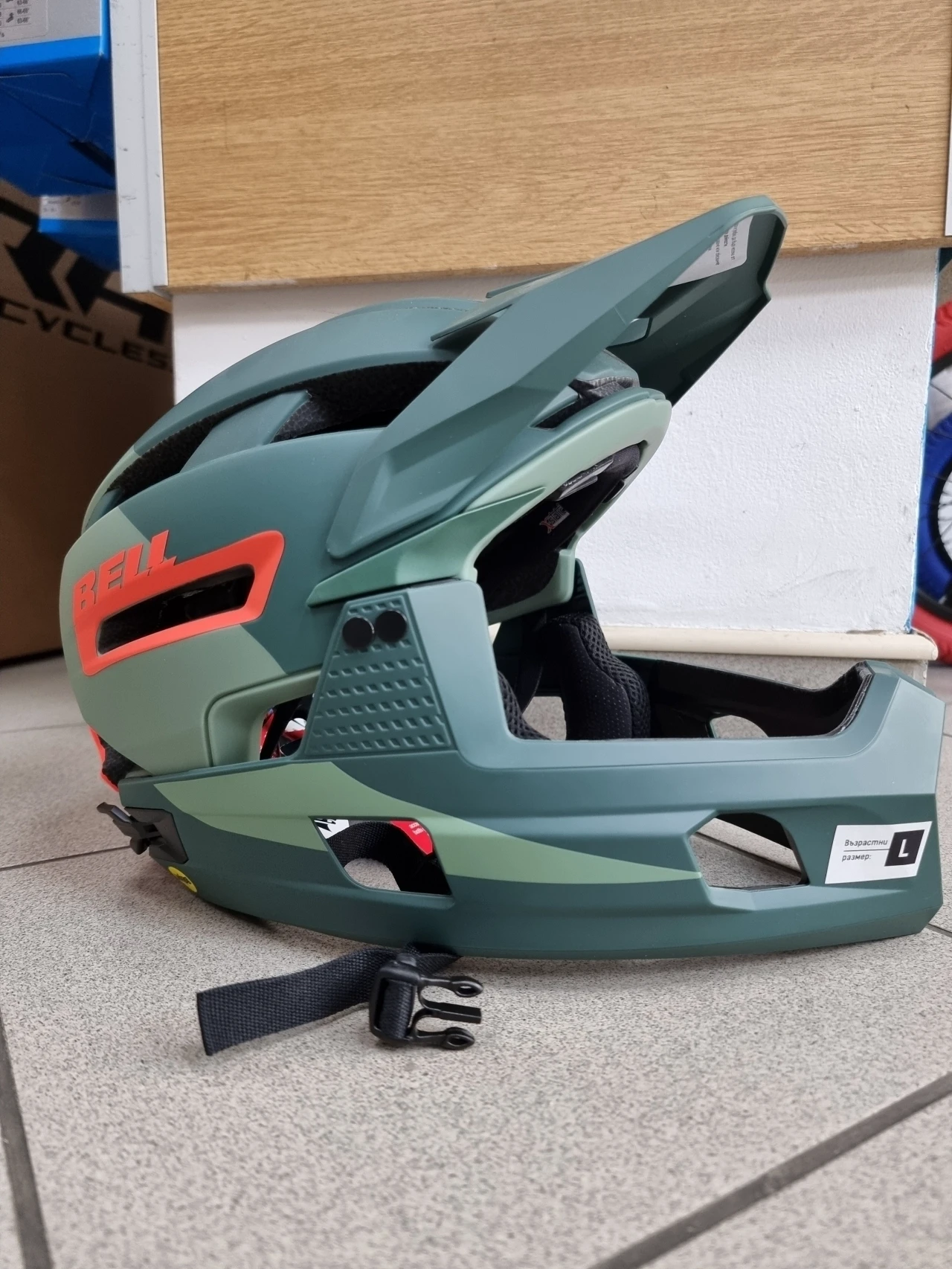 1. Casca Full Face Bell Super R+Mips