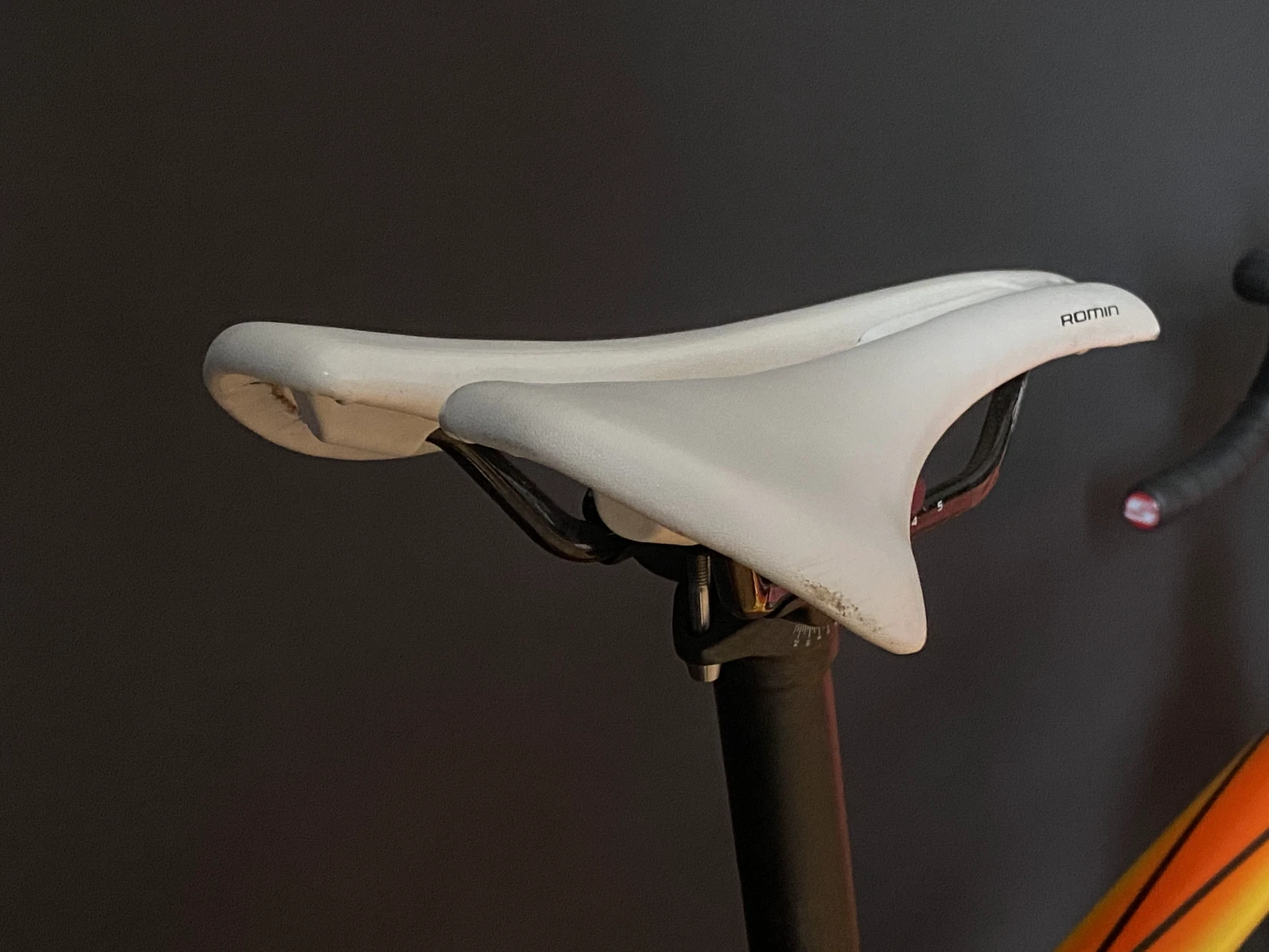 1. Schimb șa S-WORKS Specialized Romin 155mm carbon alba