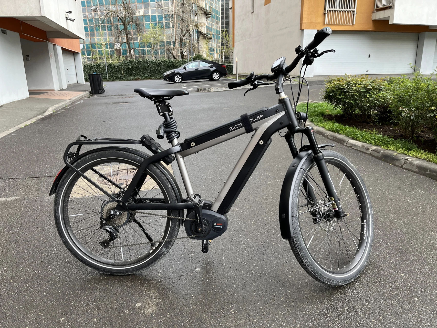 1. Bicicleta electrica sosea Riese & Muller Supercharger