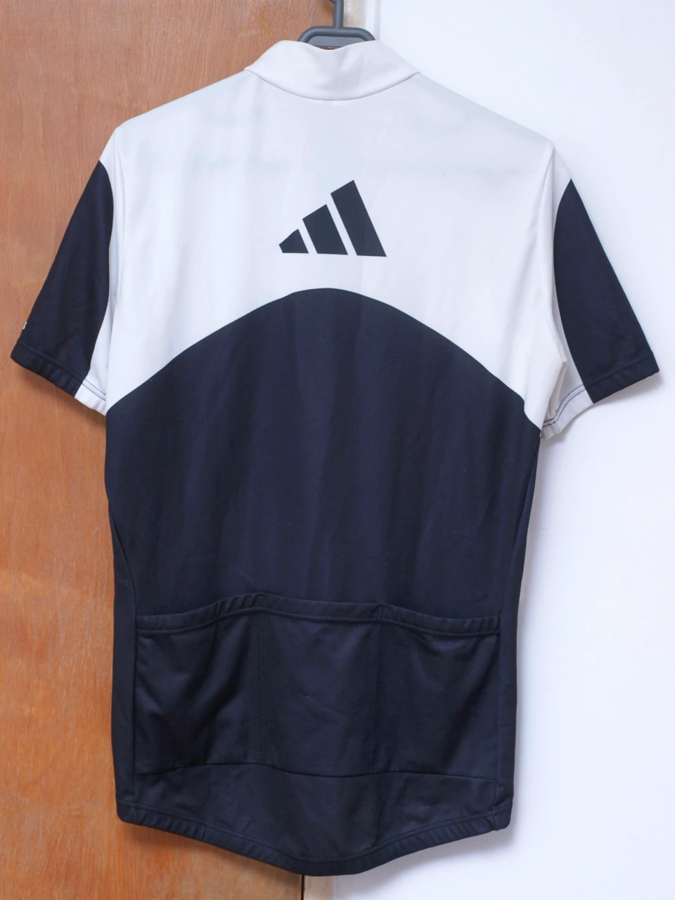 1. Tricou Adidas M