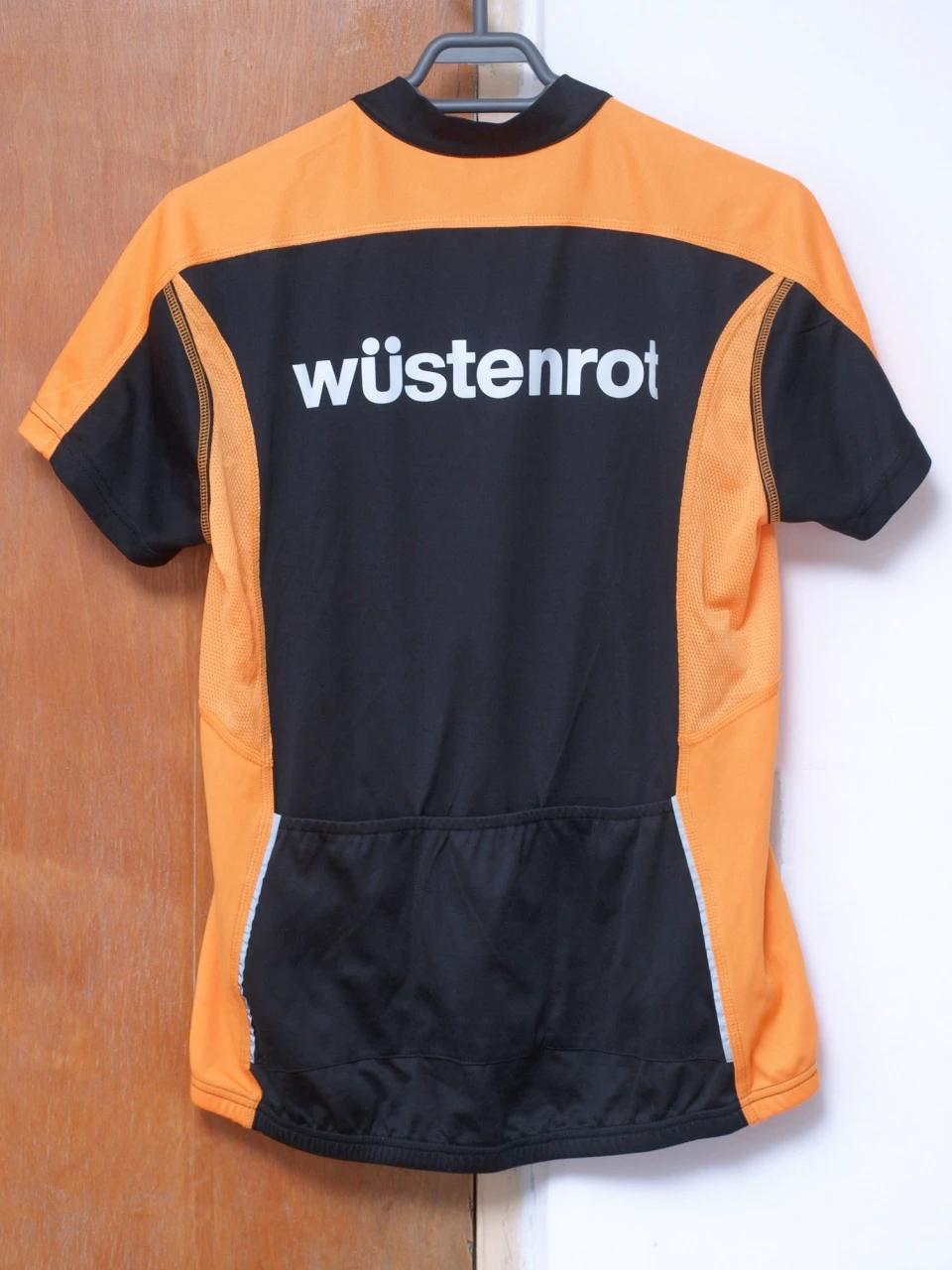 1. Tricou James Nicholson M