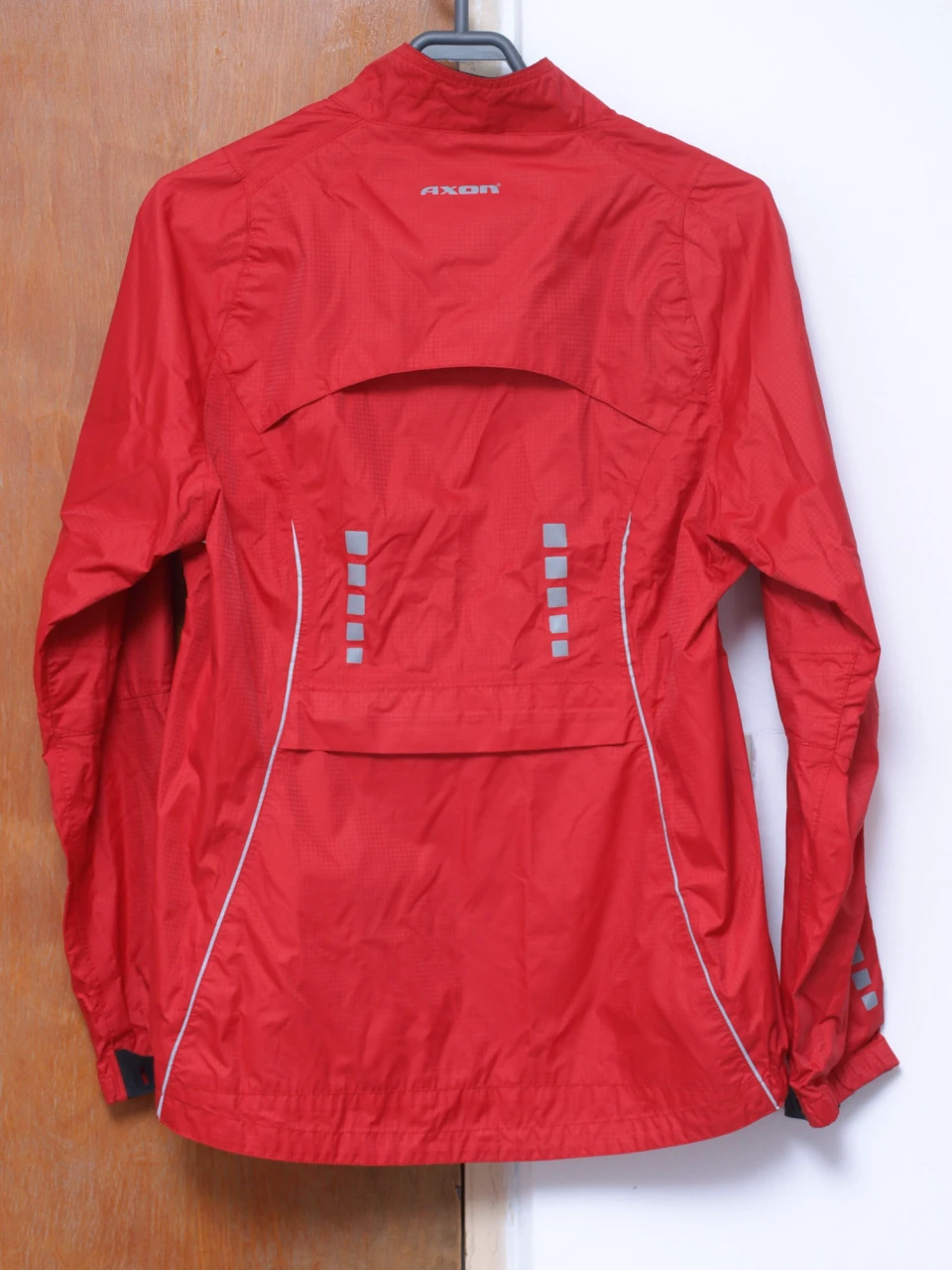 1. Jacheta impermeabila Axon M