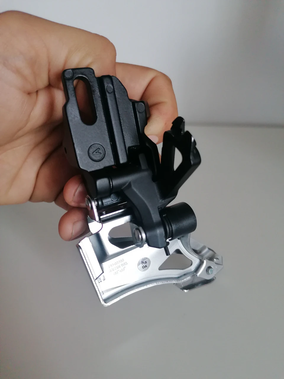 1. Schimbător foi Shimano Deore FD-M618 2x10