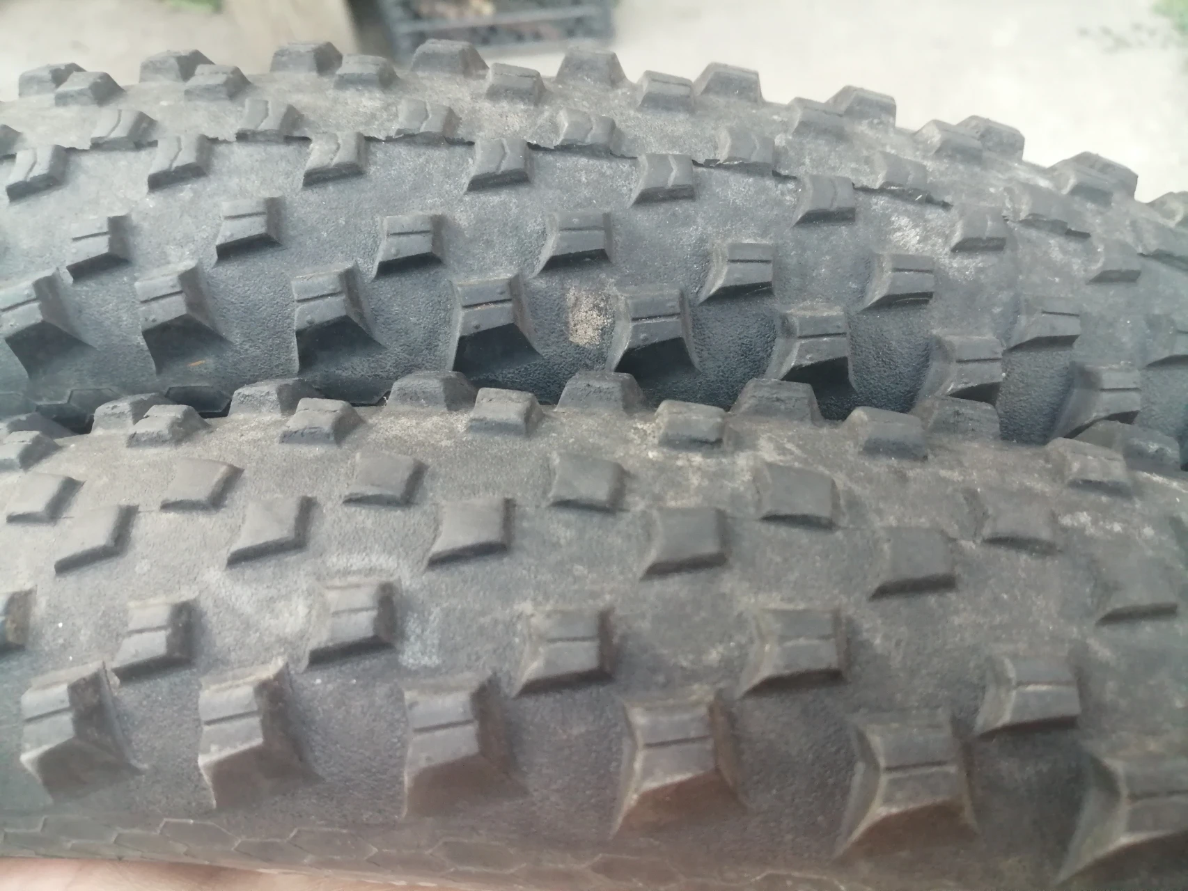 1. Set anvelope Continental X-King 27.5x2.4 pliabile