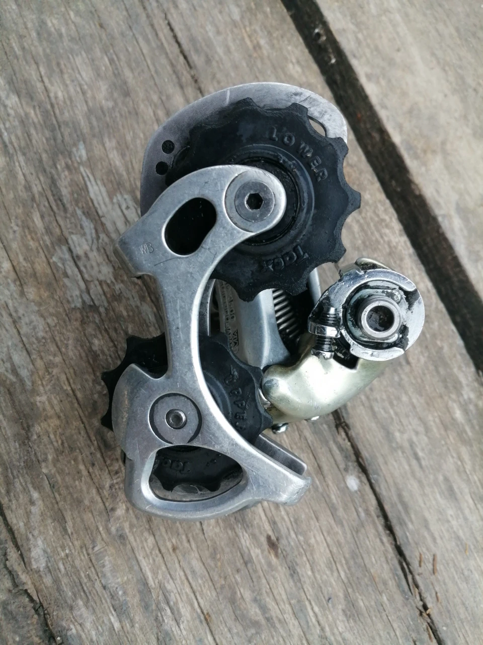 1. Schmbator / deraior spate Shimano Ultegra