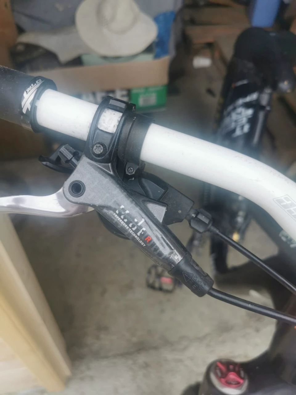 1. Bicicleta Downhill Kona