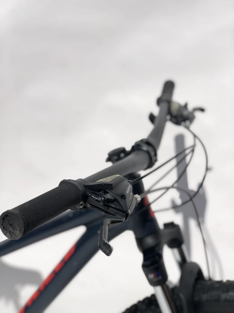 1. Vând bicicleta Specialized Pitch