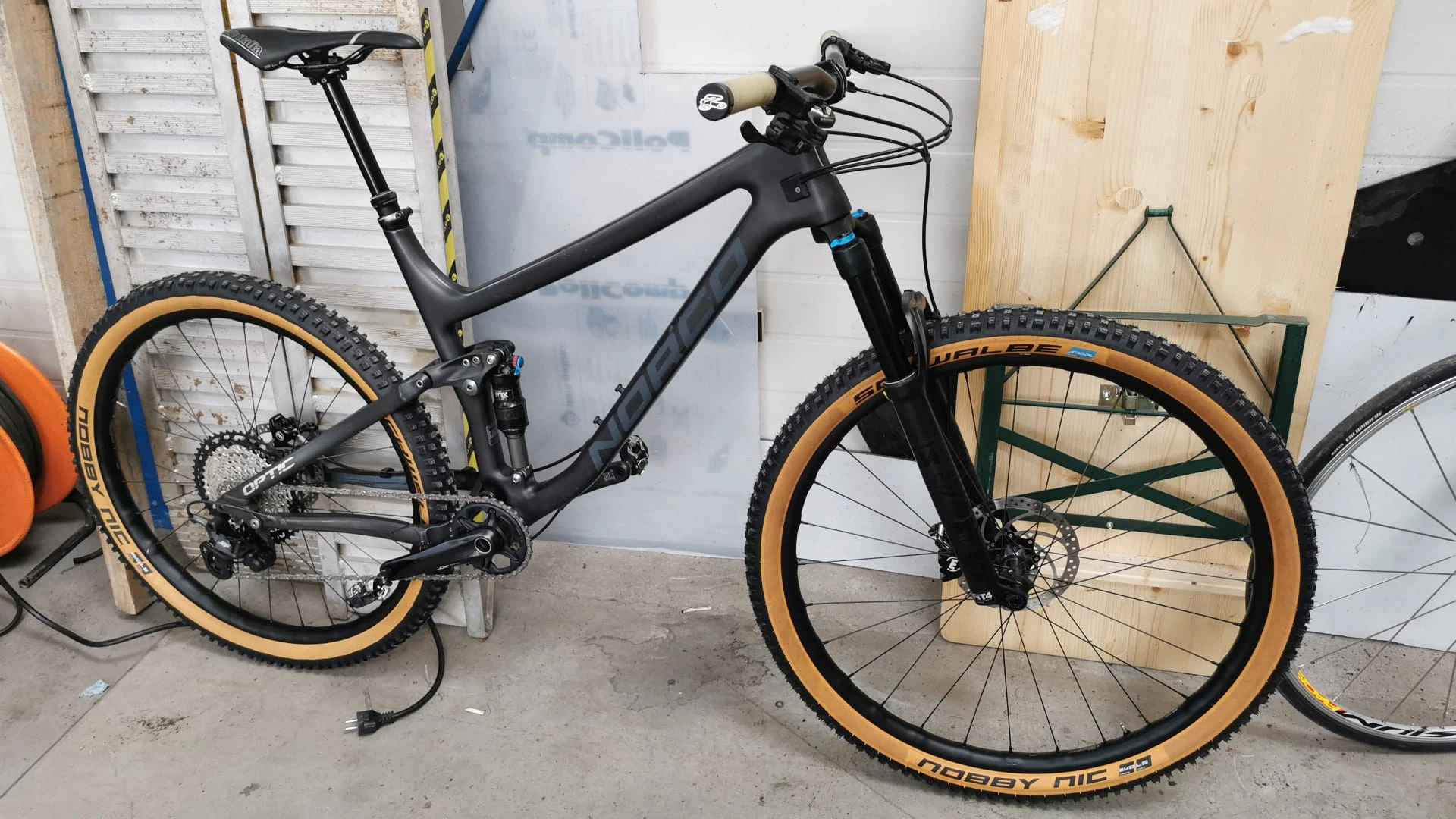 1. MTB Norco Optic Carbon