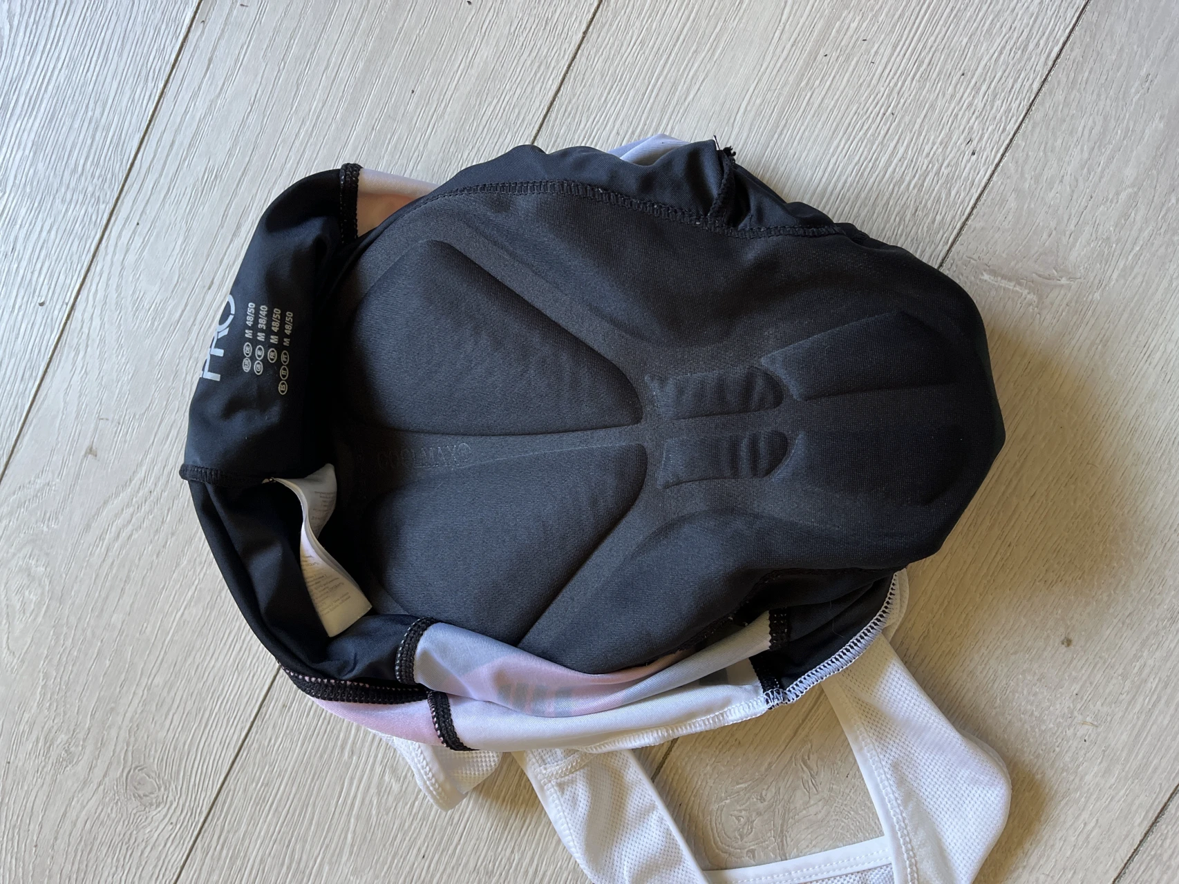 1. Pantaloni aero Pro M