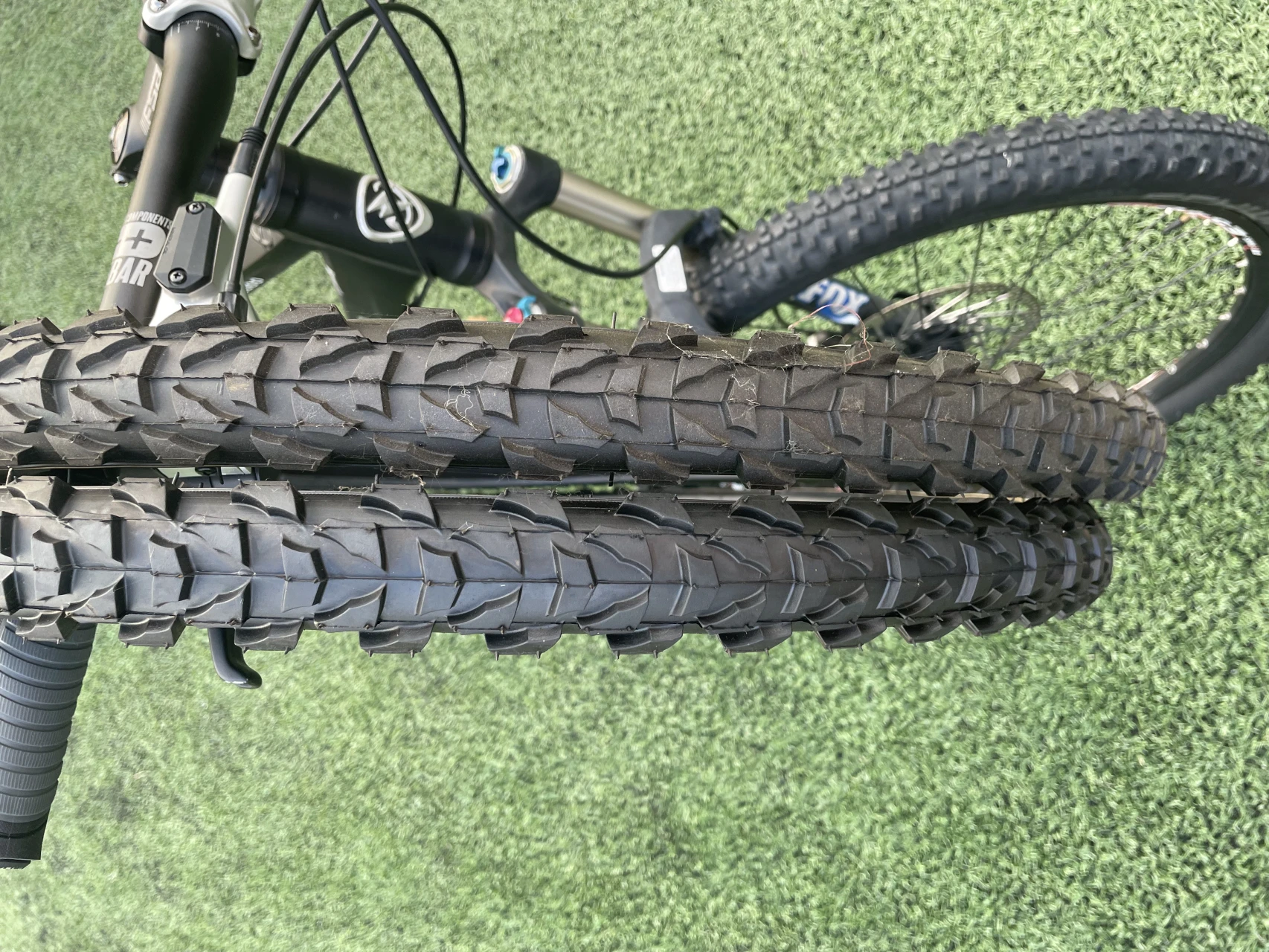 1. Vând bicicleta Enduro Merida