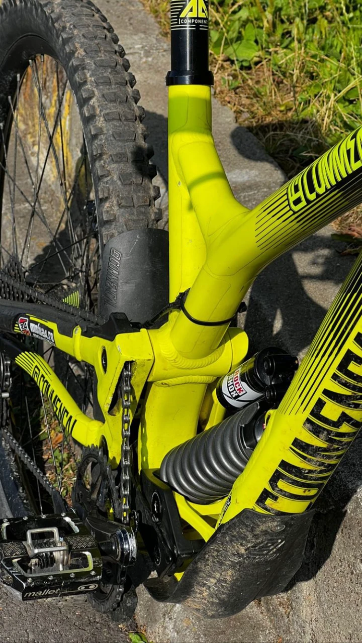 1. Vand URGENT Cadru Commencal Supreme V4 2017