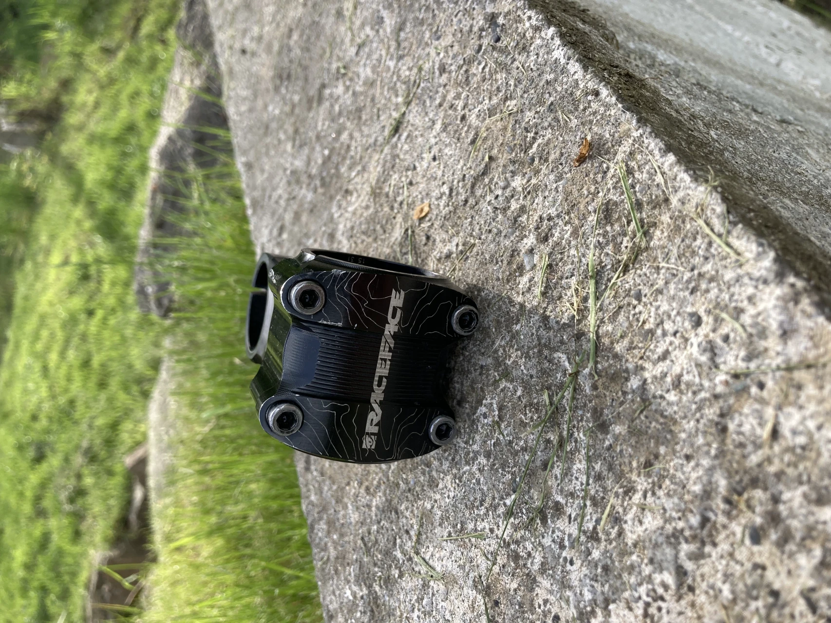 1. Pipa raceface atlas