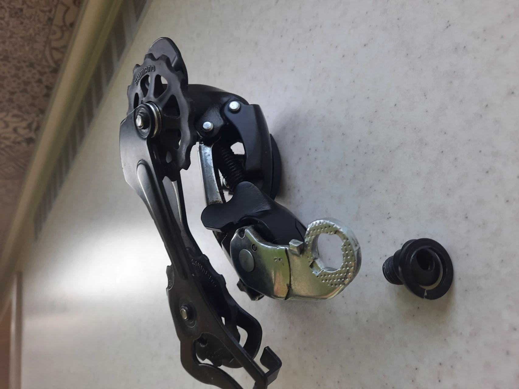 1. Schimbator Shimano Altus 7/8 viteze