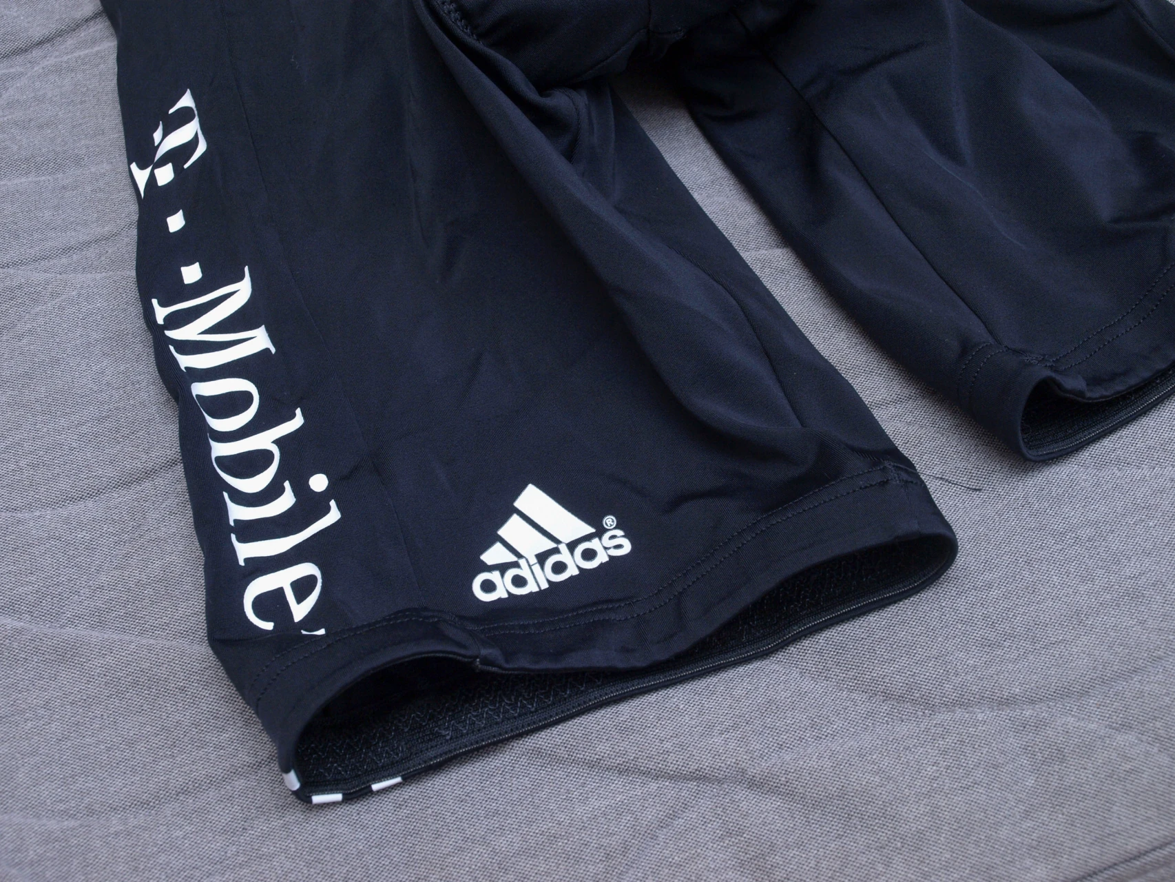 1. Pantaloni scurti Adidas T Mobile L