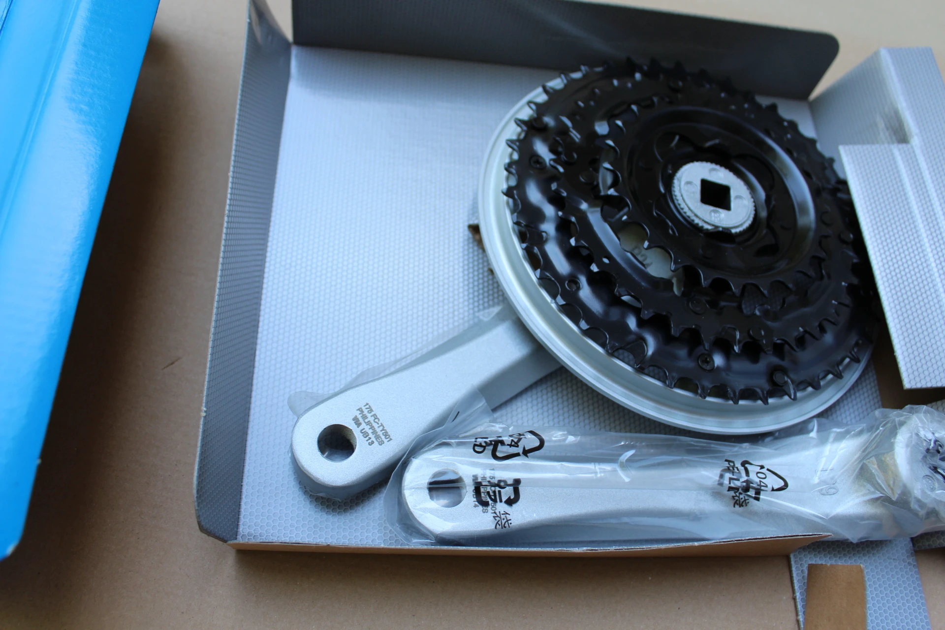 3. Shimano FC-TY501 Tourney 42-34-24T - gri 175mm lungime brat