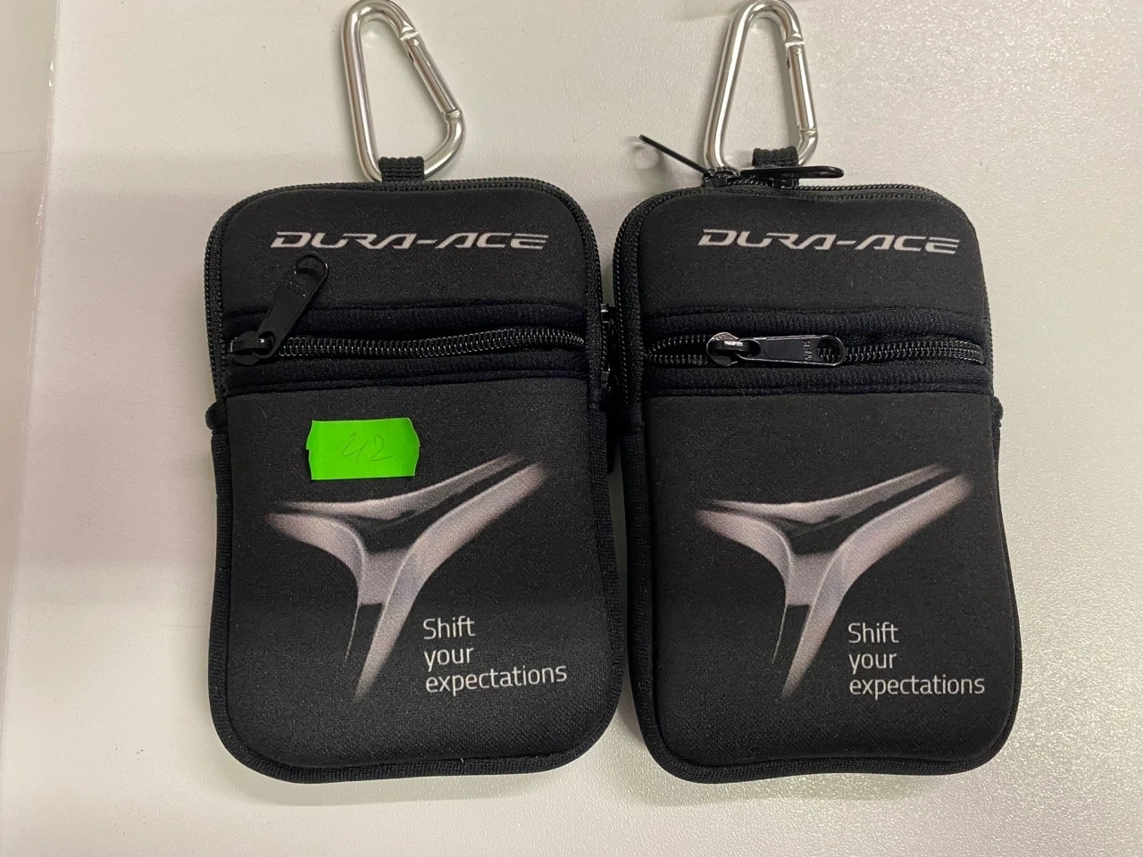 1. Gentuta depozitare Shimano Dura-Ace cu carabina metalica