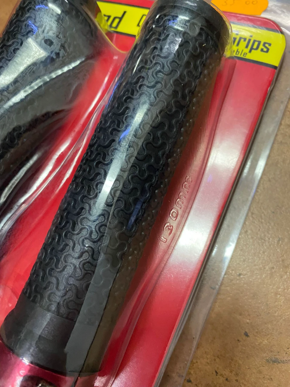 2. Mansoane mtb cu lock-on metalic rosu