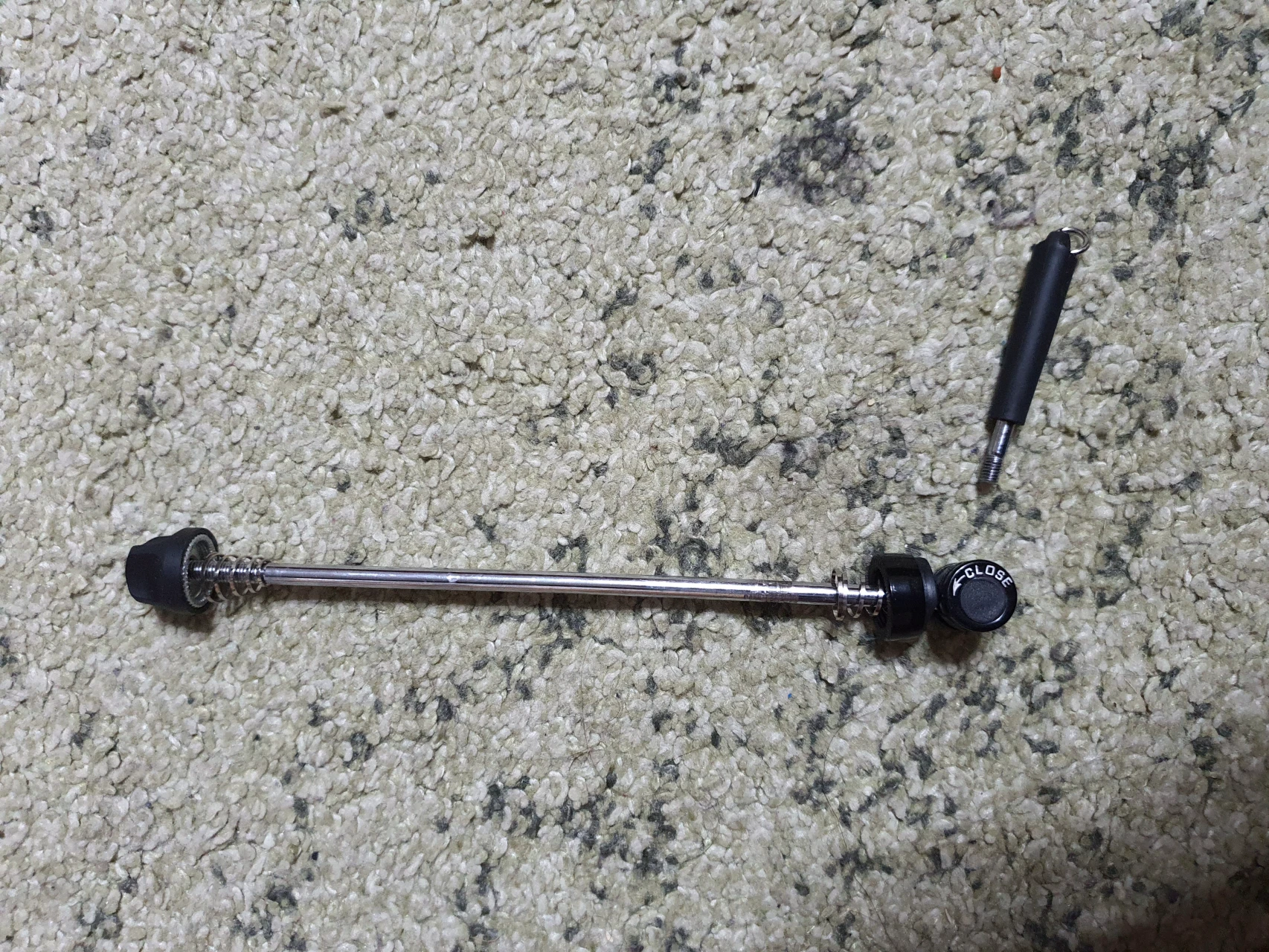 3. Qr spate quick release cu antifurt