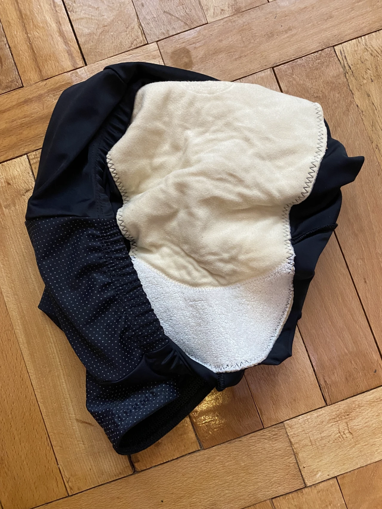 1. Pantaloni TCM L