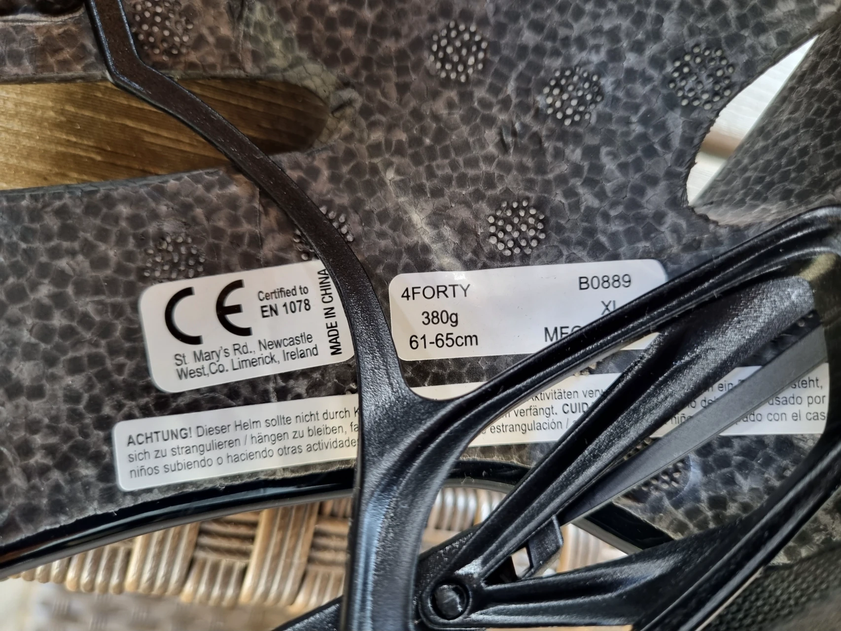 1. Casca Bell 4Forty XL 61-65cm