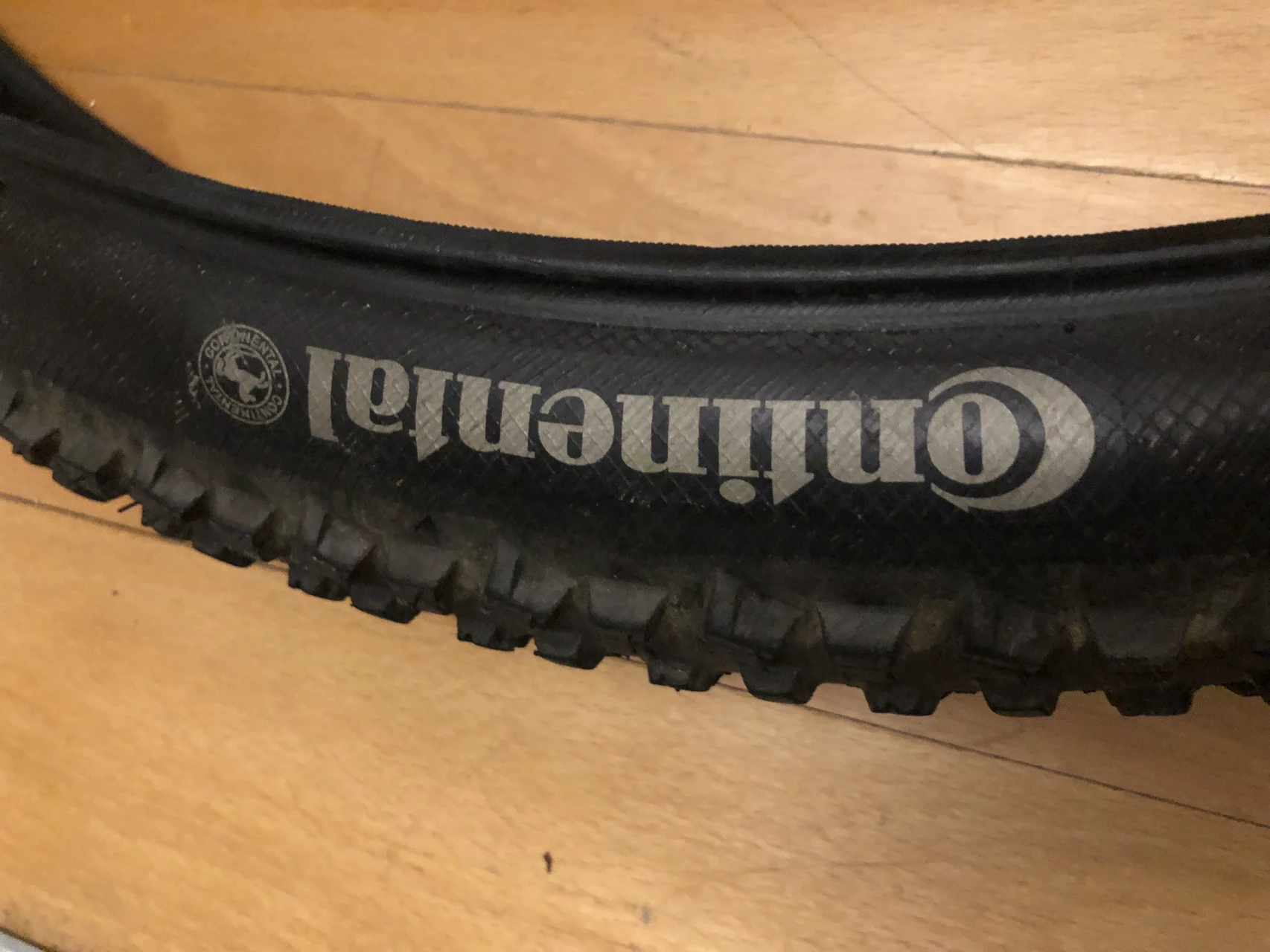 1. Cauciucuri MountainKing 26x2.2