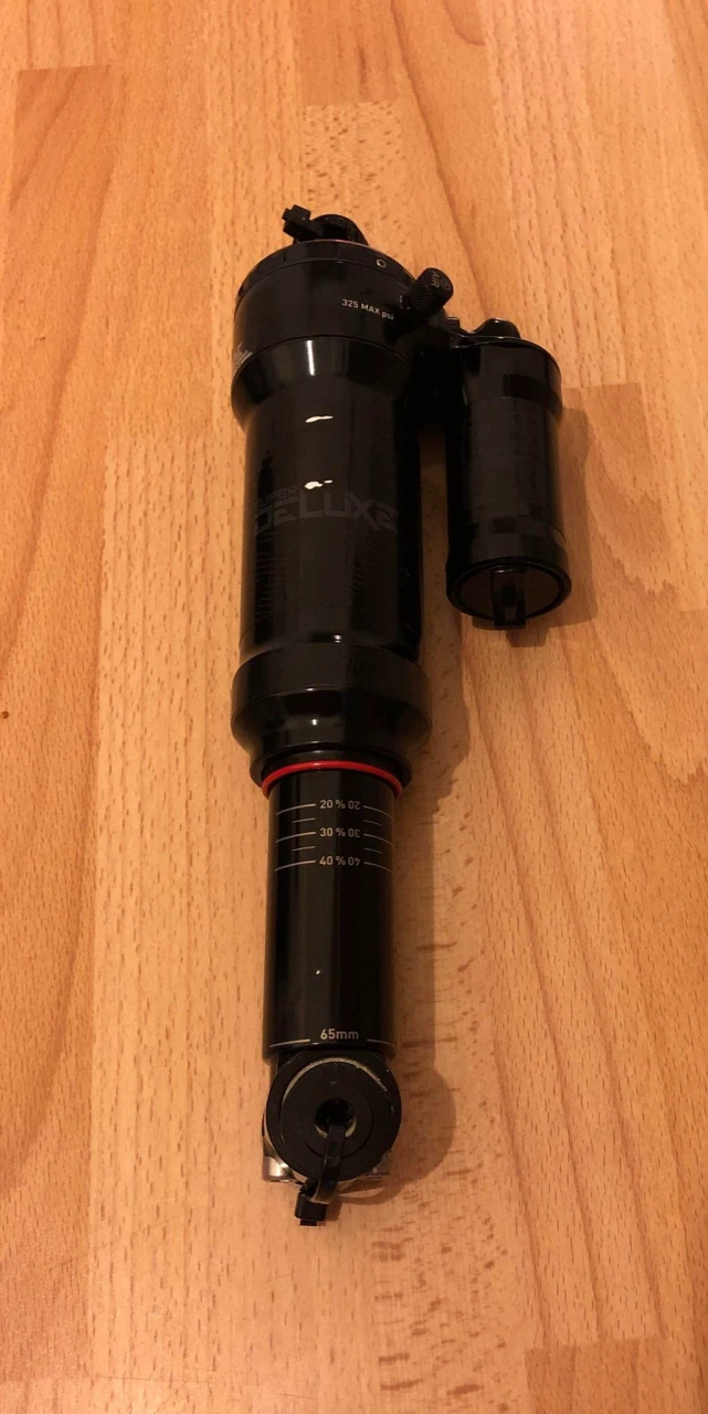 1. Rock Shox Super Deluxe RC3 230x65mm