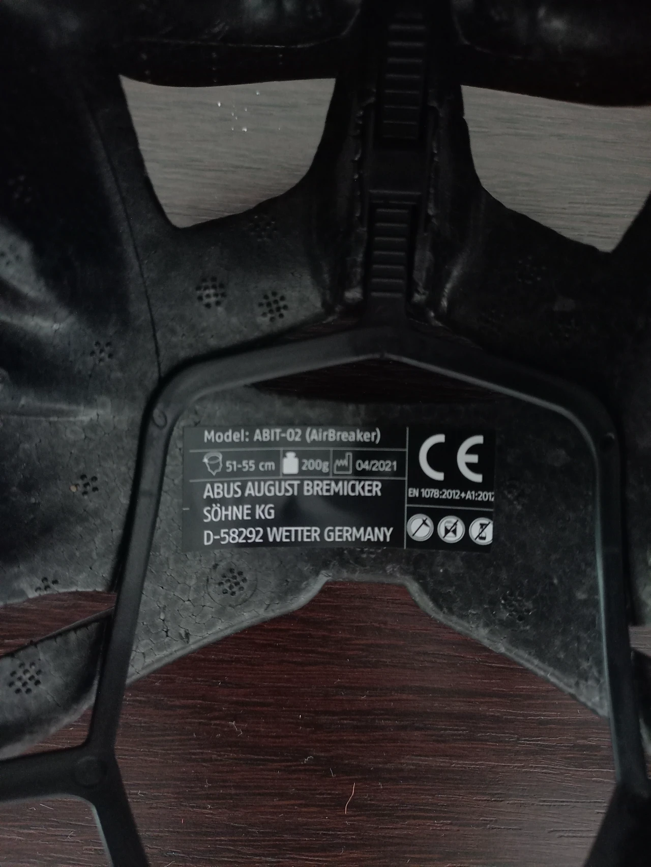 1. Vand casca Abus Airbreaker noua