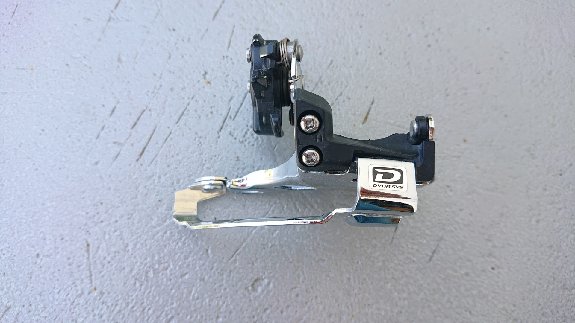 2. Shimano Deore XT FD-M785