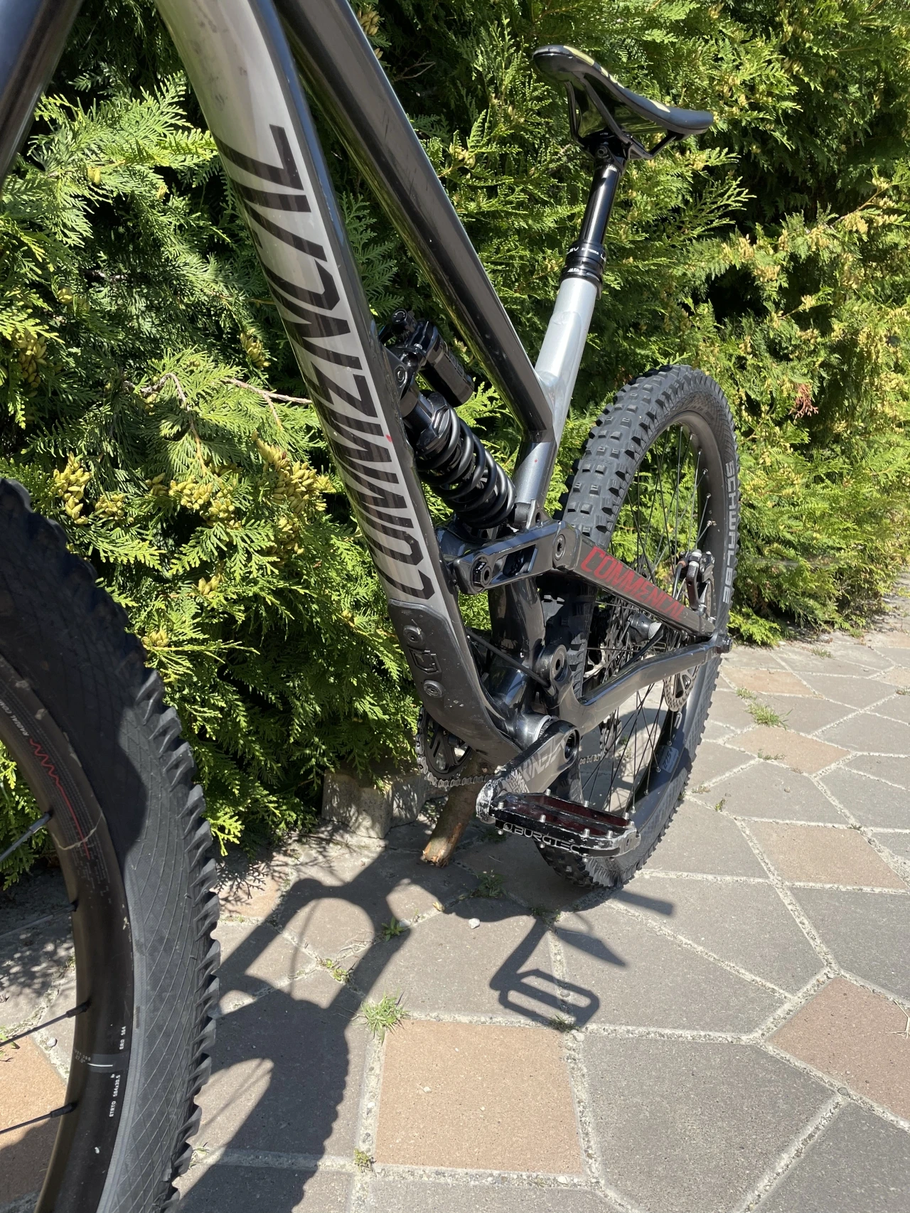 1. Commencal clash race edition