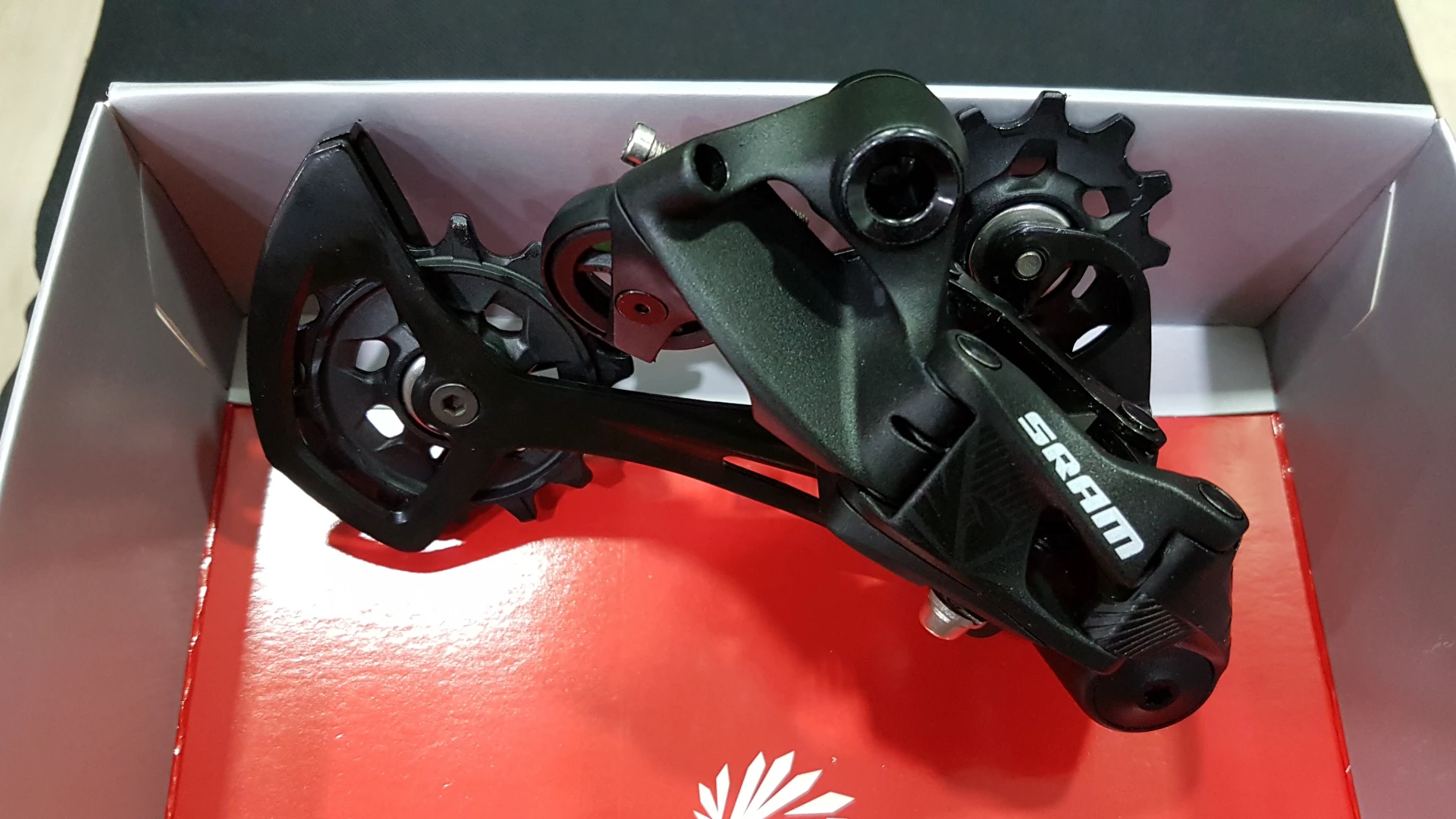 5. Schimbator pinioane Sram SX Eagle 12 viteze