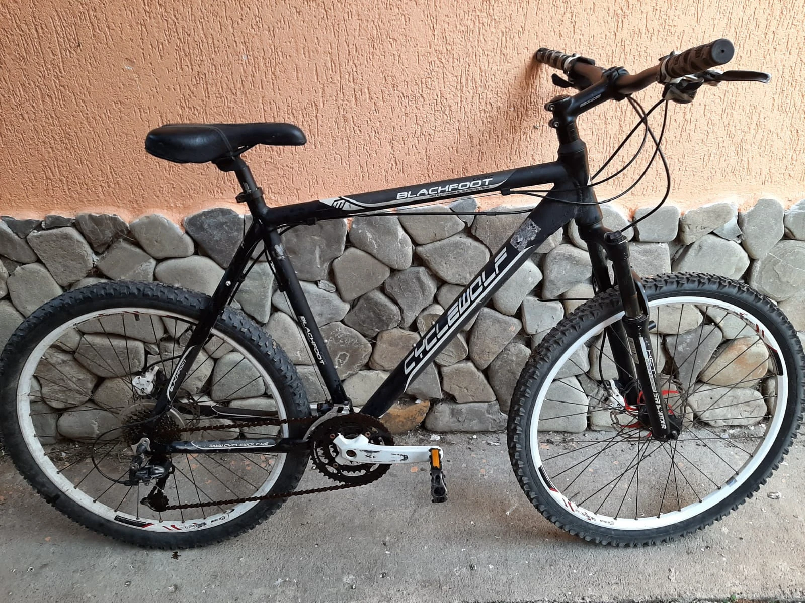 1. Cyclowolf cu frâne pe disc hidraulice